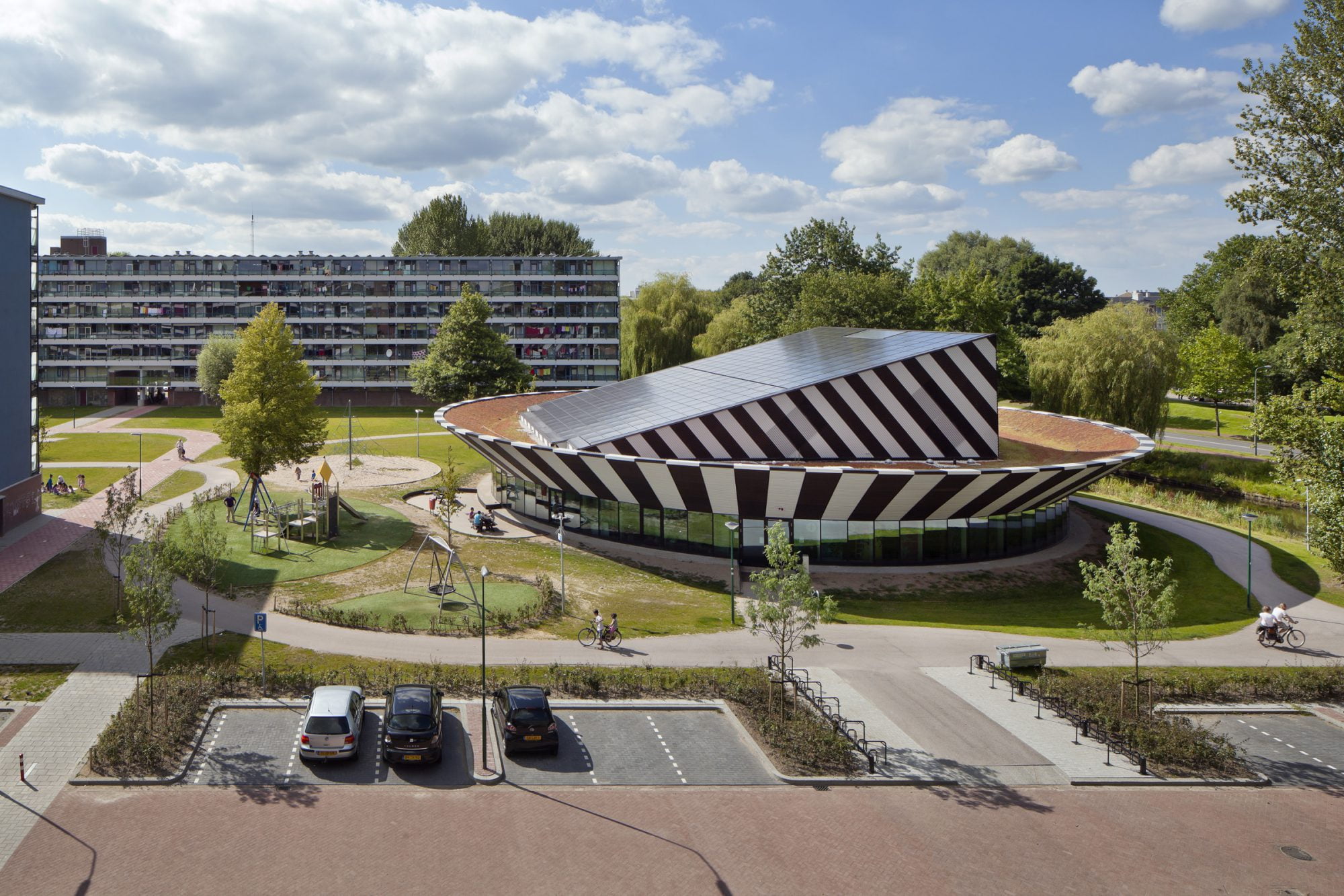 gebouw Gebouw van het wijkcentrum panorama